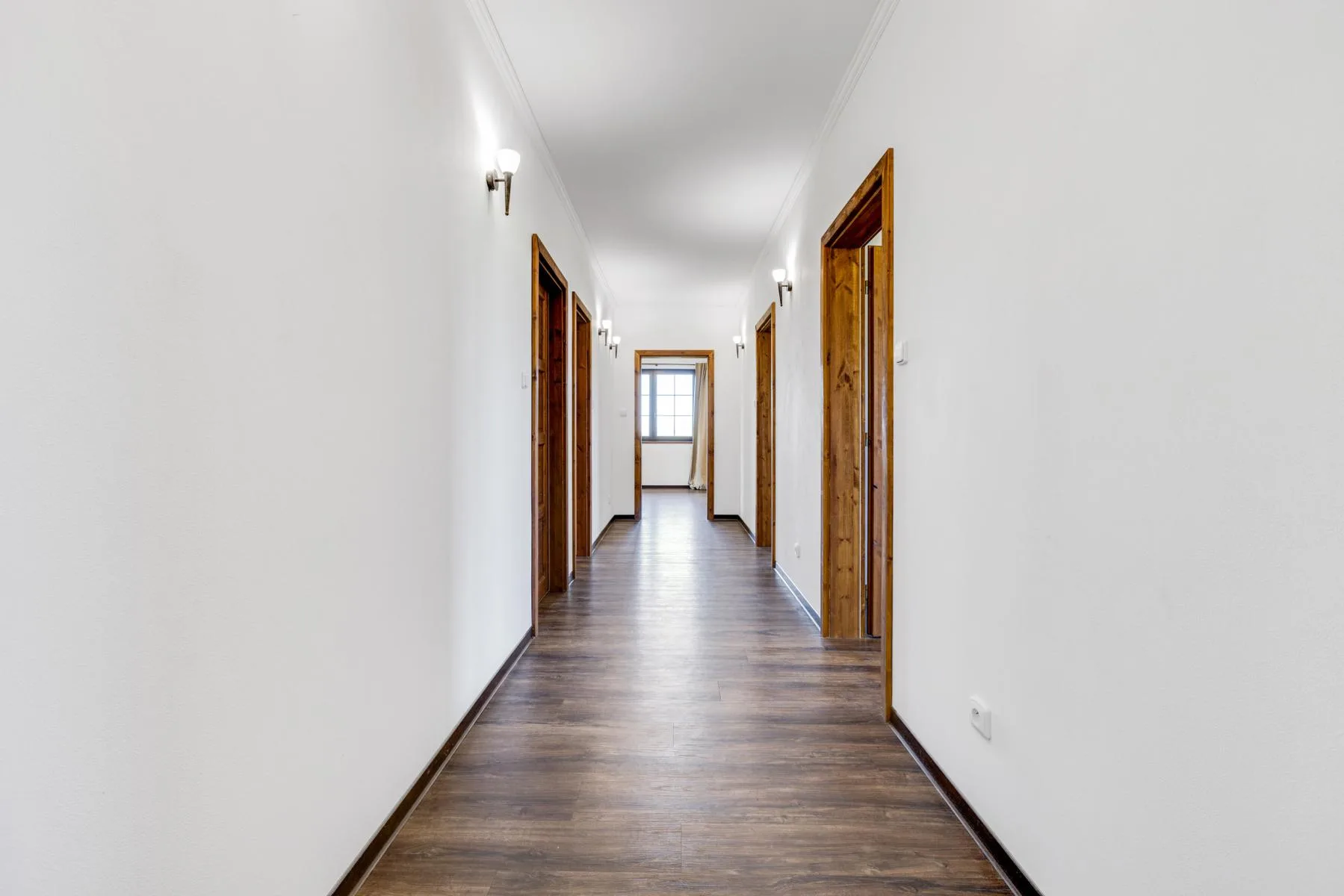 Nadstandardní bungalov z roku 2022, 4+kk, 243 m2, terasa 66 m2, pozemek 2 991 m2, Němčice u Kolína