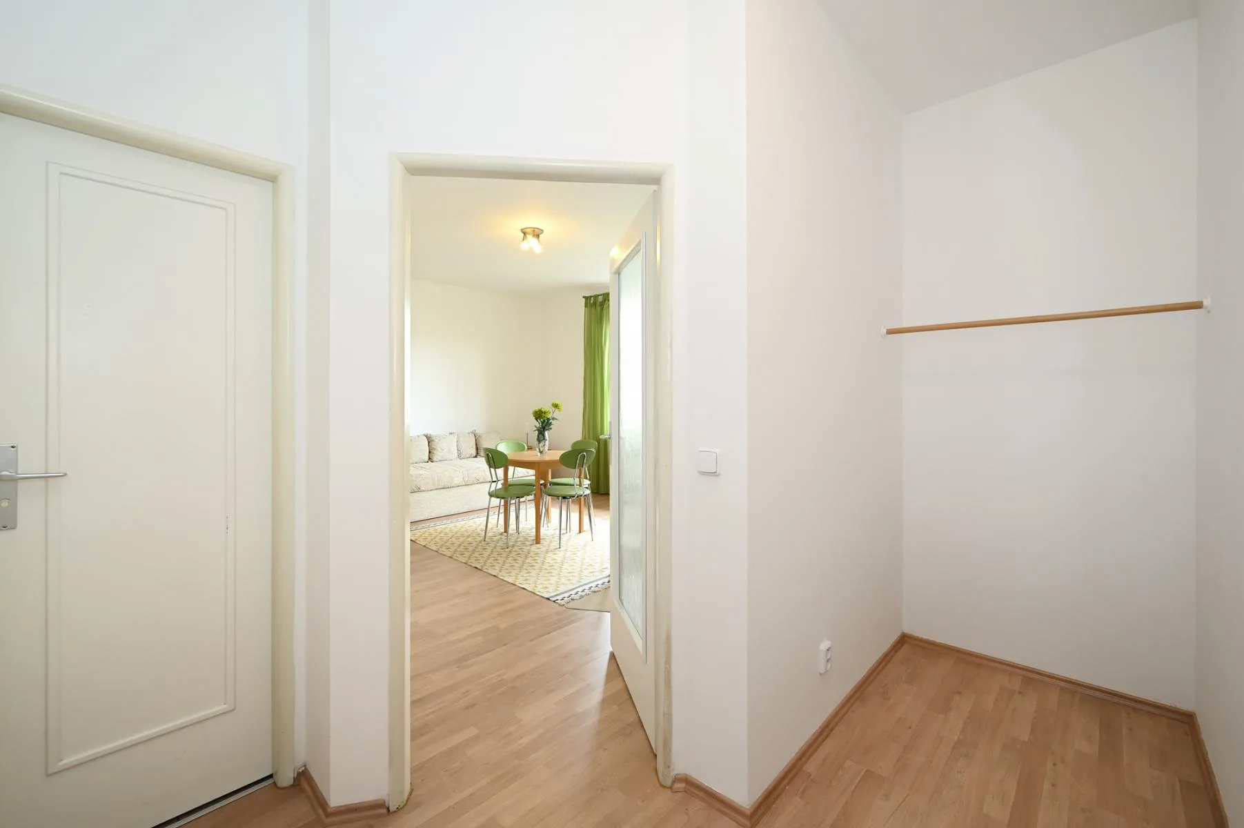 Byt 1+kk, 35 m&sup2;, balkon a sklep, ul. Za Černým mostem, Praha 14  Kyje